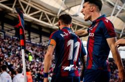 ayxsports-西甲-莱万特2-4巴萨：莱万特有想法，莱万可以上场了|前瞻