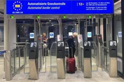 爱游戏体育平台-在法兰克福转机