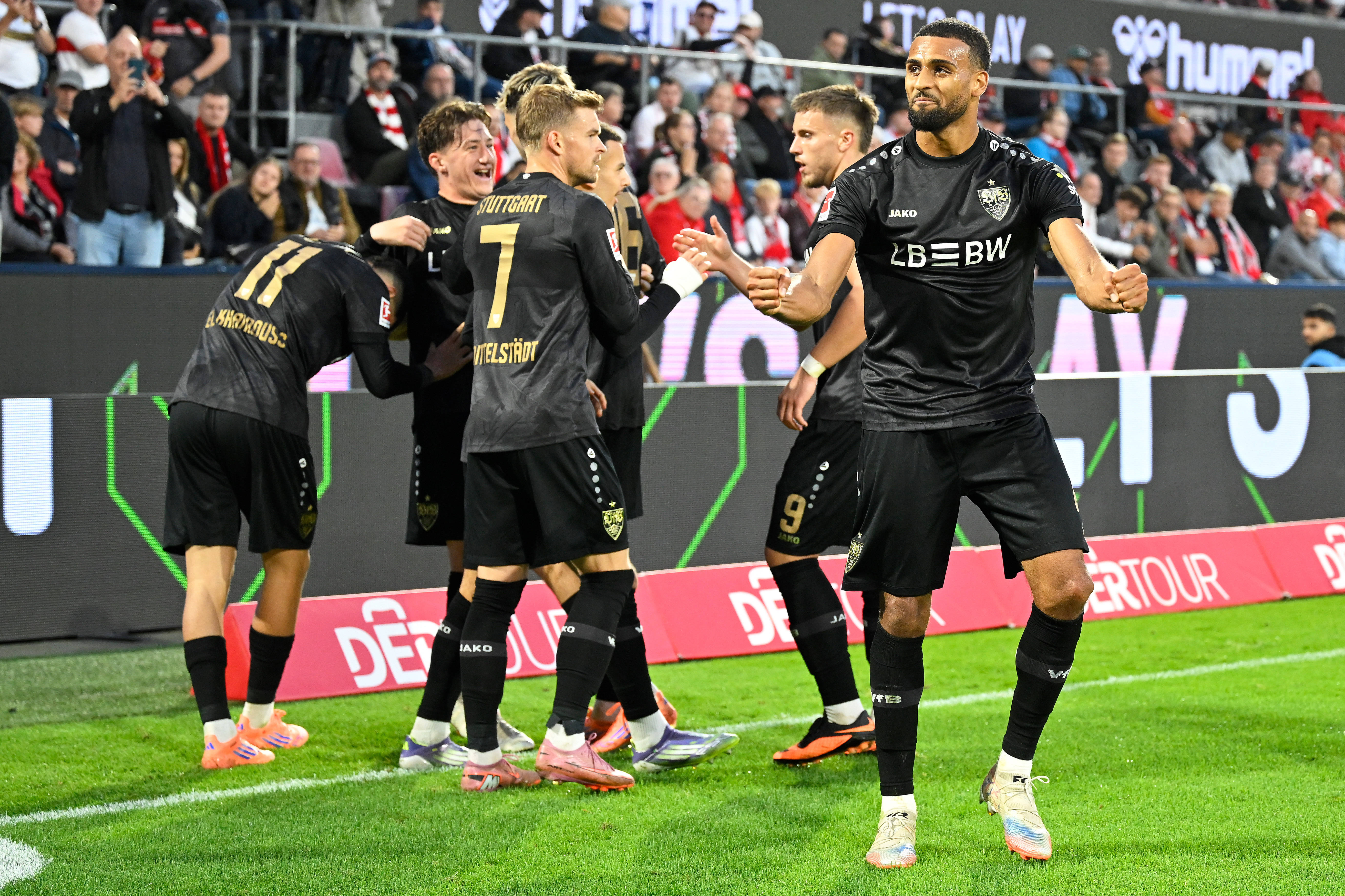 （体育）足球——德甲：斯图加特胜科隆