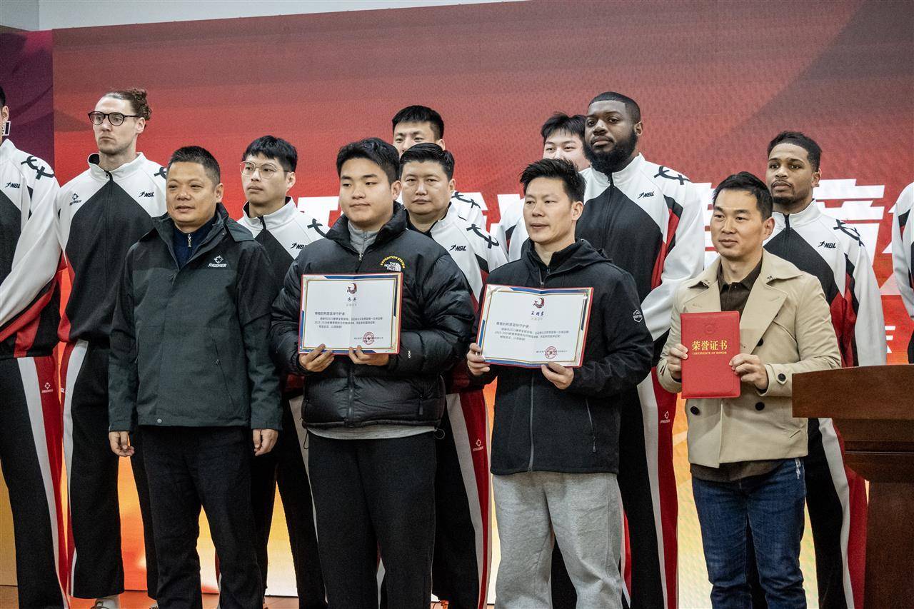 新赛季、新阵容、新挑战！湖北文旅男篮出征2025-2026赛季全国男子篮球联赛