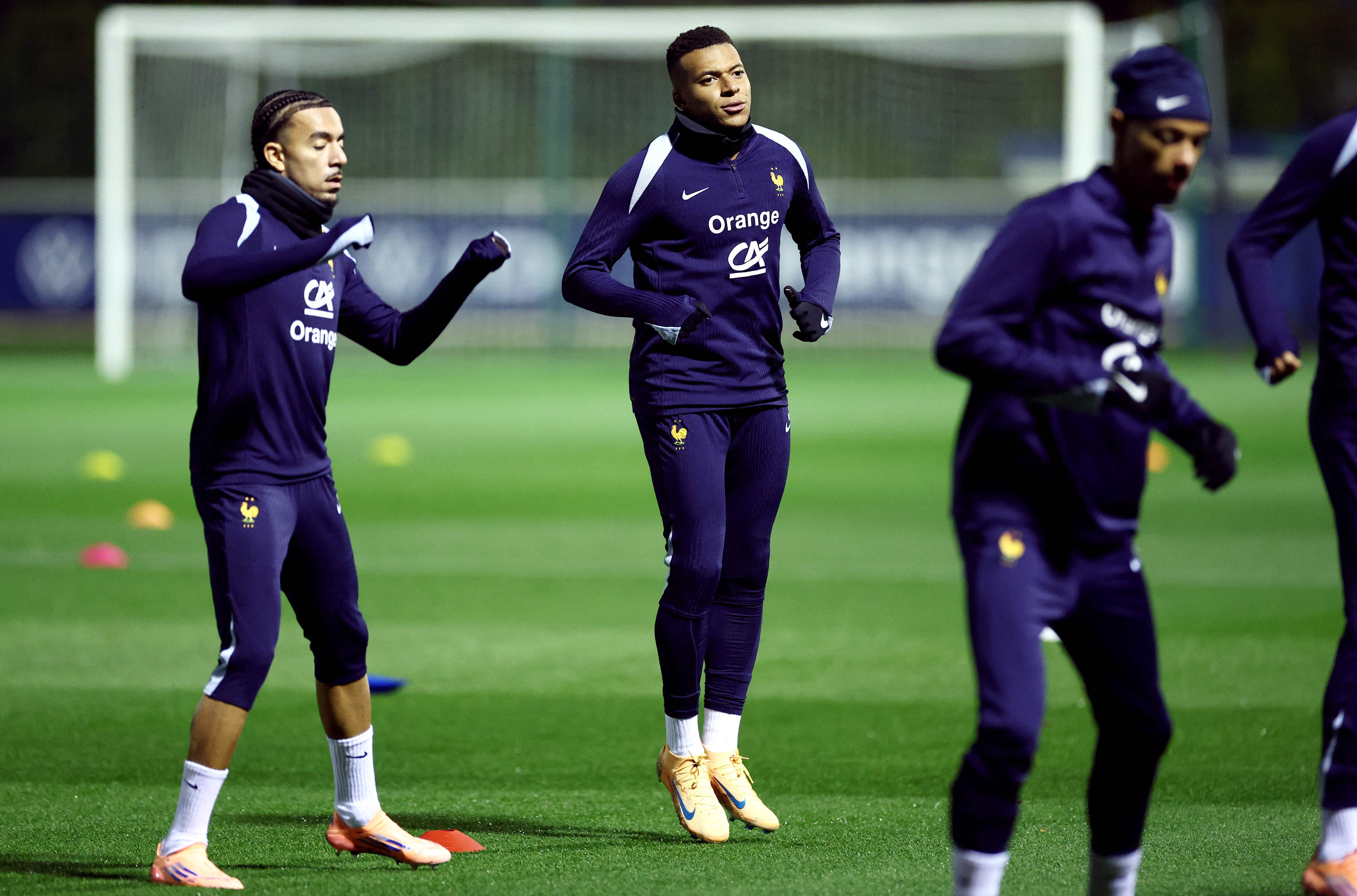 （外代二线）足球——世预赛：法国队赛前备战