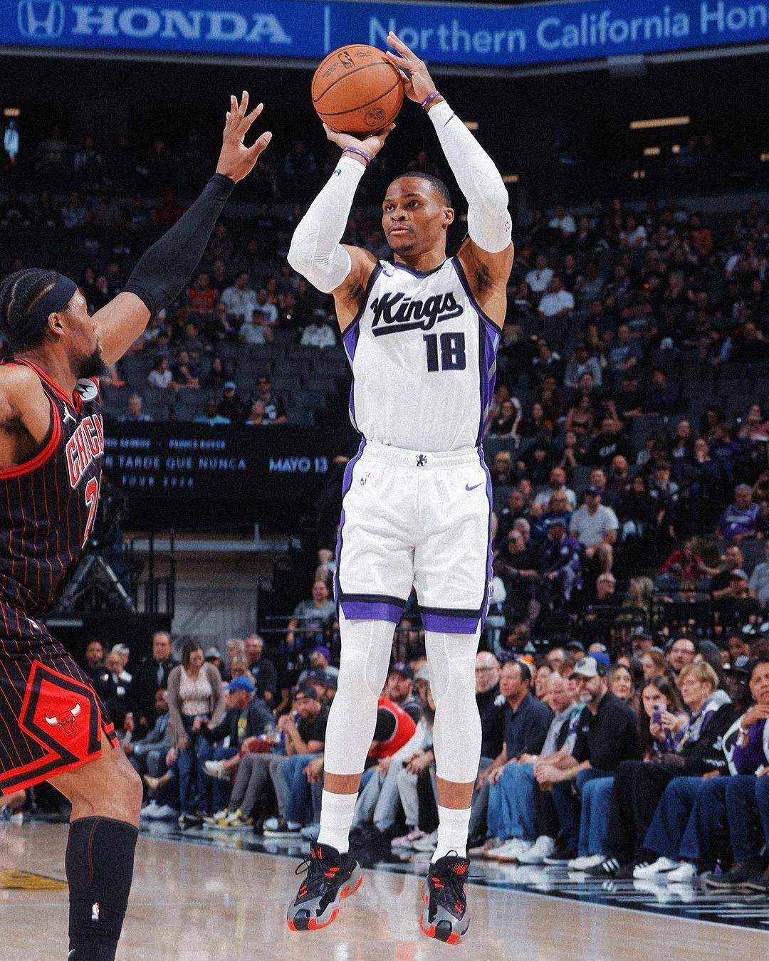 威少爆发！23+11+12+0失误！打破NBA历史纪录