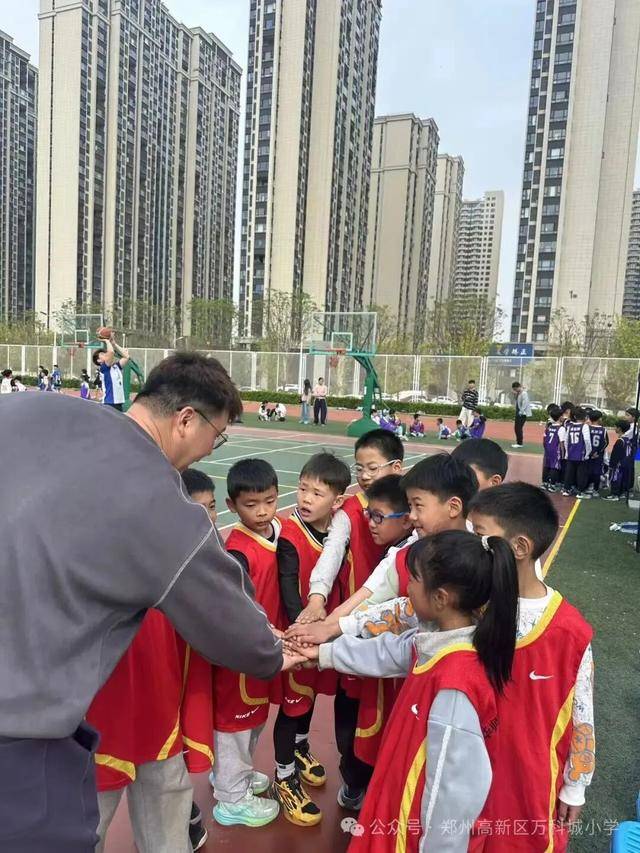 郑州高新区万科城小学篮球校队区级赛事喜获佳绩