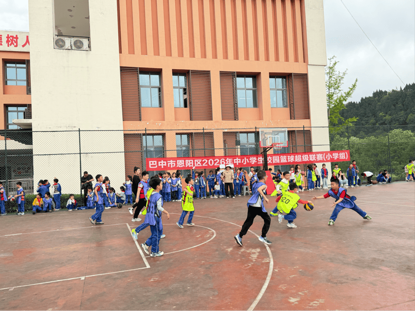 小篮球追逐大梦想 恩阳区文治实验学校首届“班超”联赛火热启幕