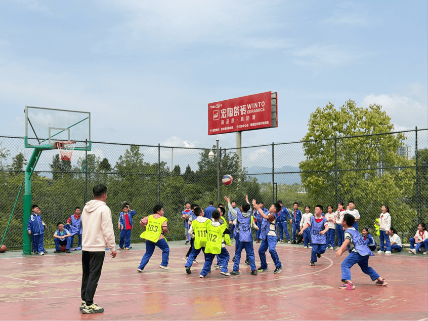 小篮球追逐大梦想 恩阳区文治实验学校首届“班超”联赛火热启幕